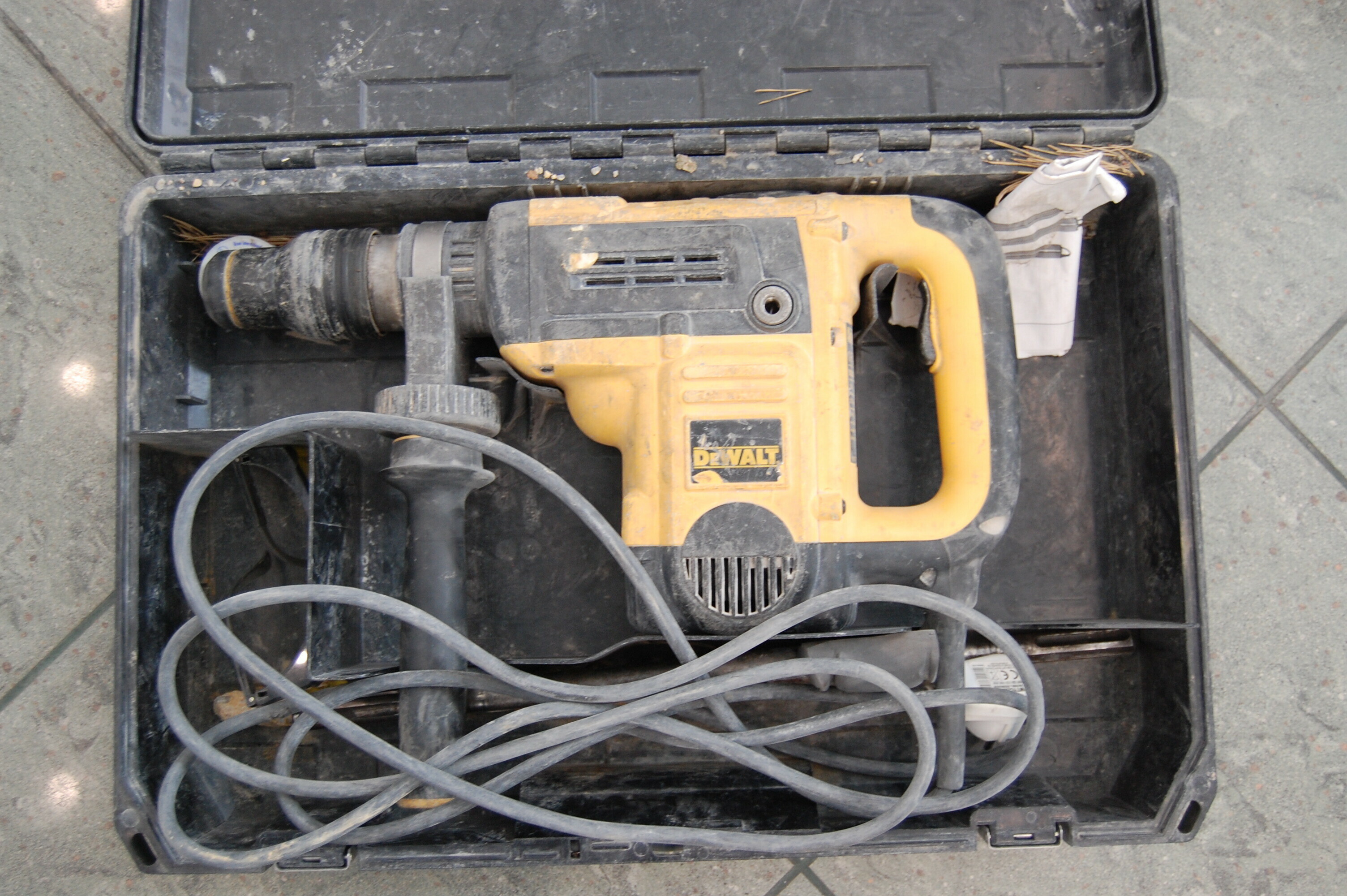 mlot-wyburzeniowy-dewalt-d25501-walizka-grojecka-128b-warszawa