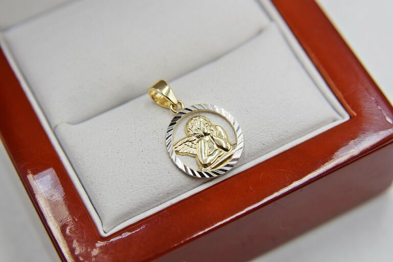 WYJĄTKOWY ZŁOTY MEDALIK ANIOŁ 333 0.76G 1.3CM