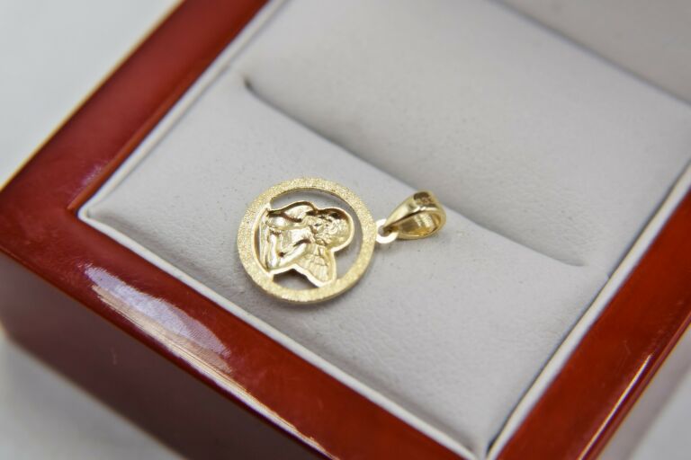 WYJĄTKOWY ZŁOTY MEDALIK ANIOŁ 333 0.76G 1.3CM