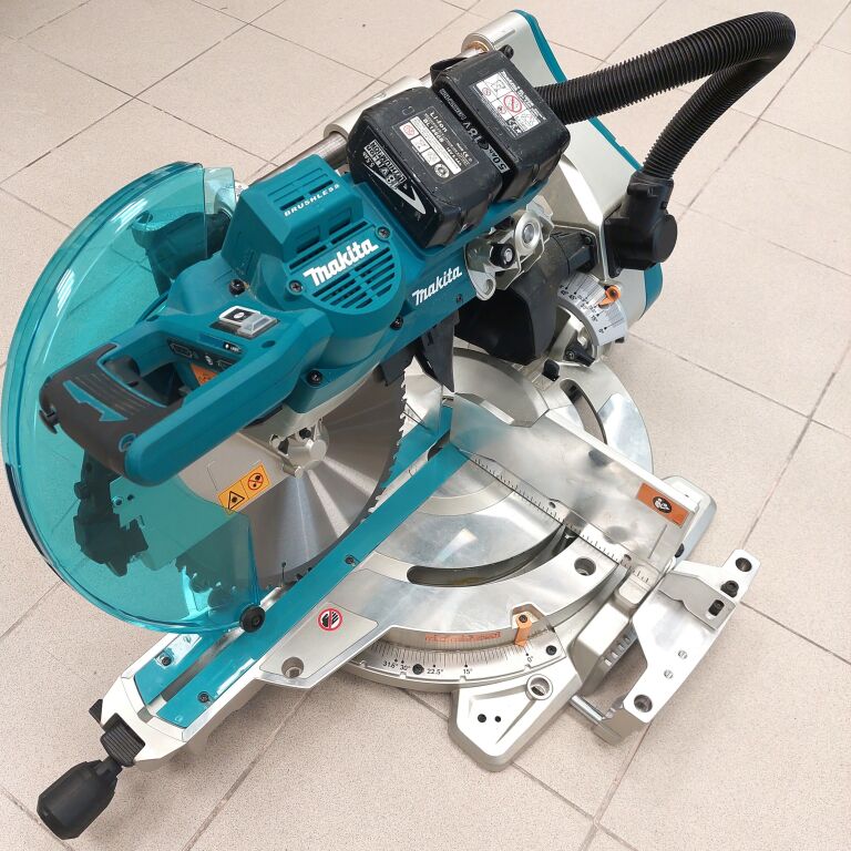 PIŁA UKOŚNICA MAKITA DLS211ZU 305 MM
