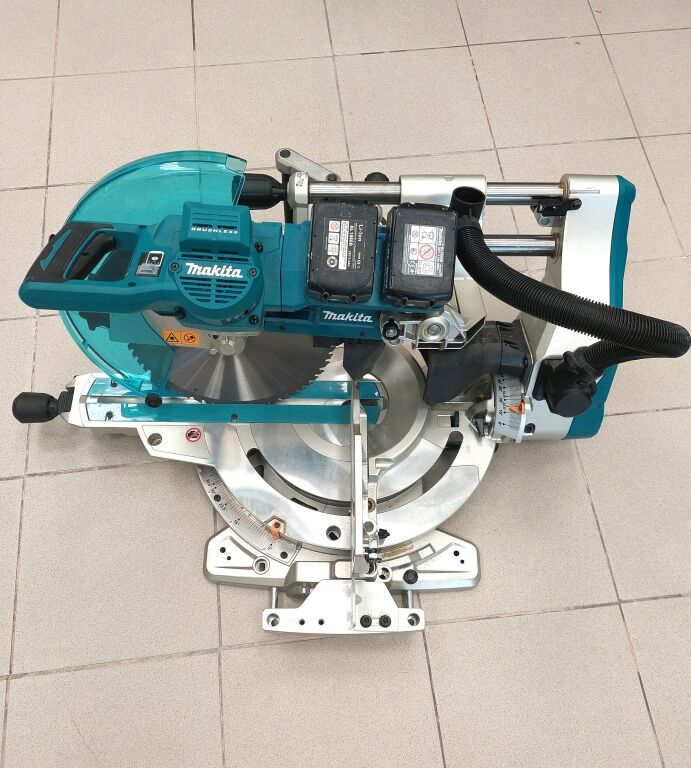 PIŁA UKOŚNICA MAKITA DLS211ZU 305 MM