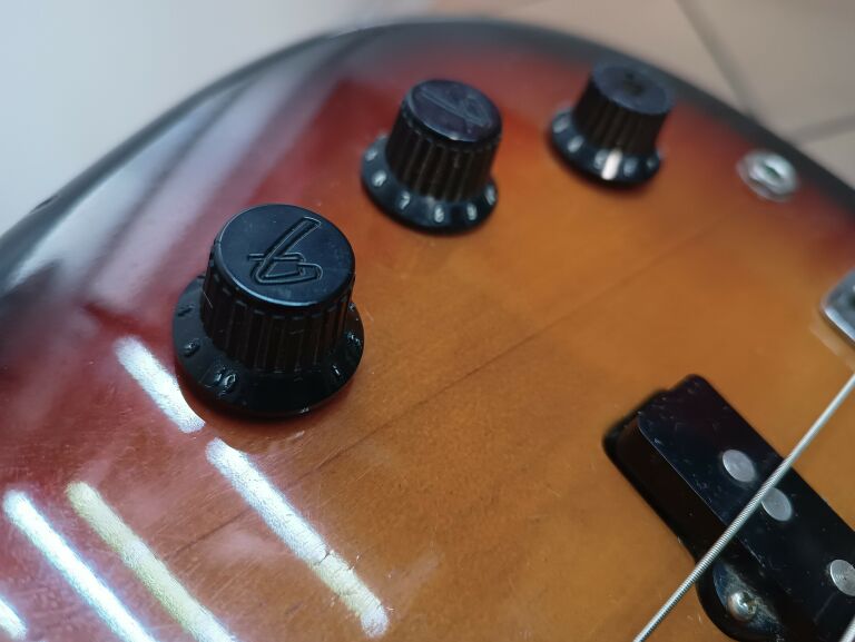 GITARA BASOWA FENDER MB-4