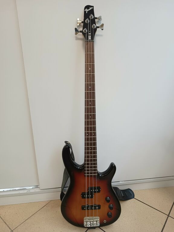 GITARA BASOWA FENDER MB-4