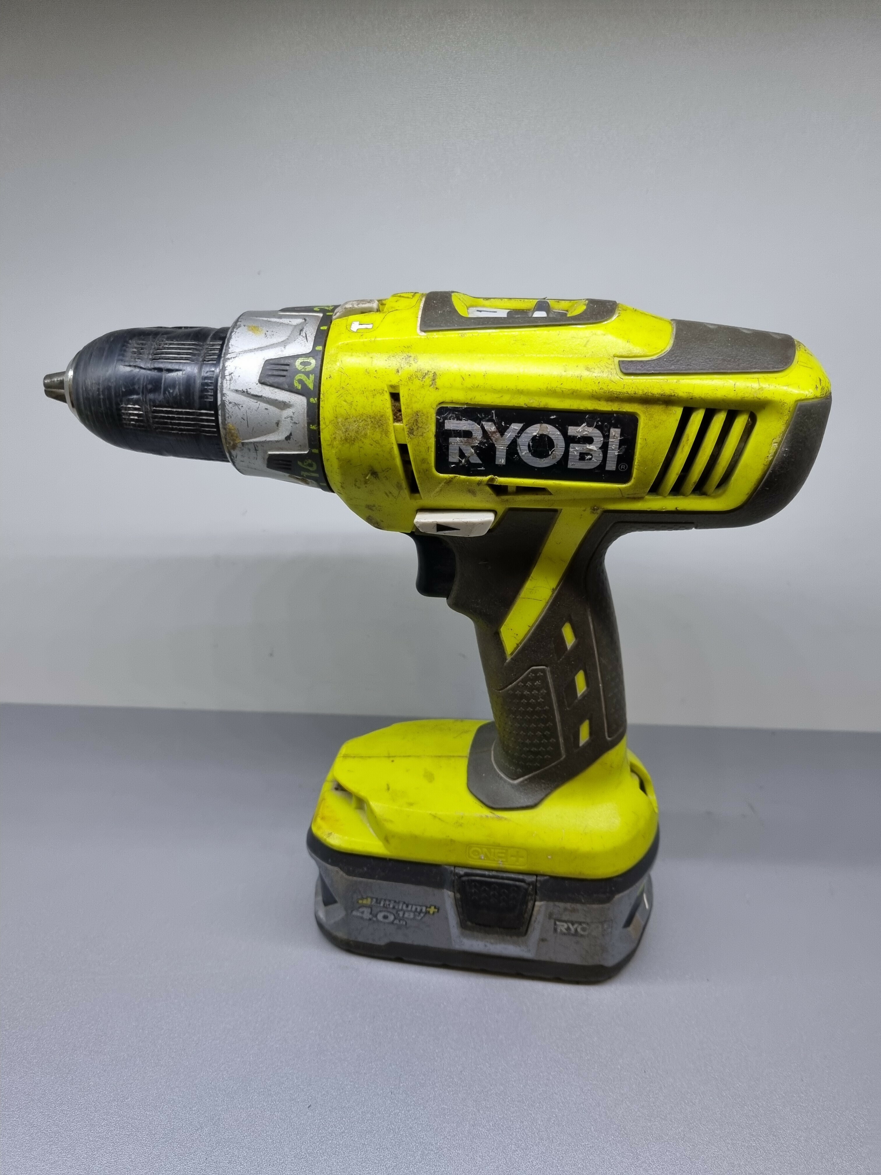 wkretarka-ryobi-llcdi1802-18v-ladowarka-stan-uzywany