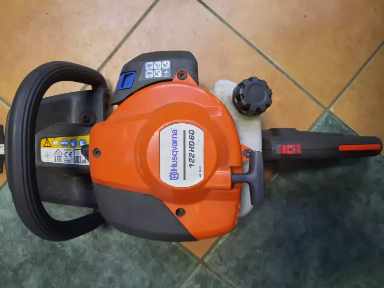 podkaszarka-kosa-spalinowa-husqvarna-122-hd-60-marka-husqvarna