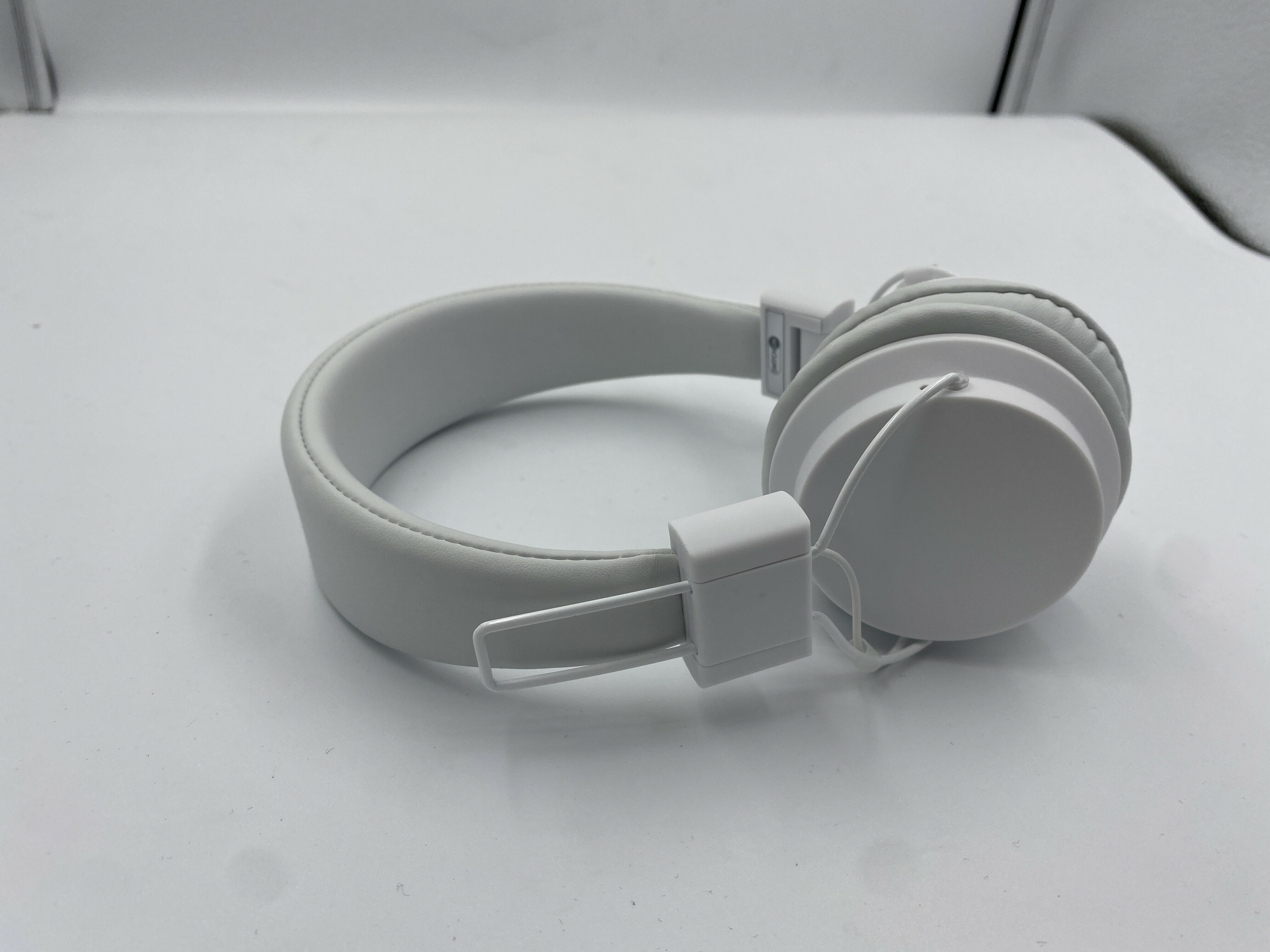 sluchawki-switch-on-hp-oc02-kolor-dominujacy-bialy