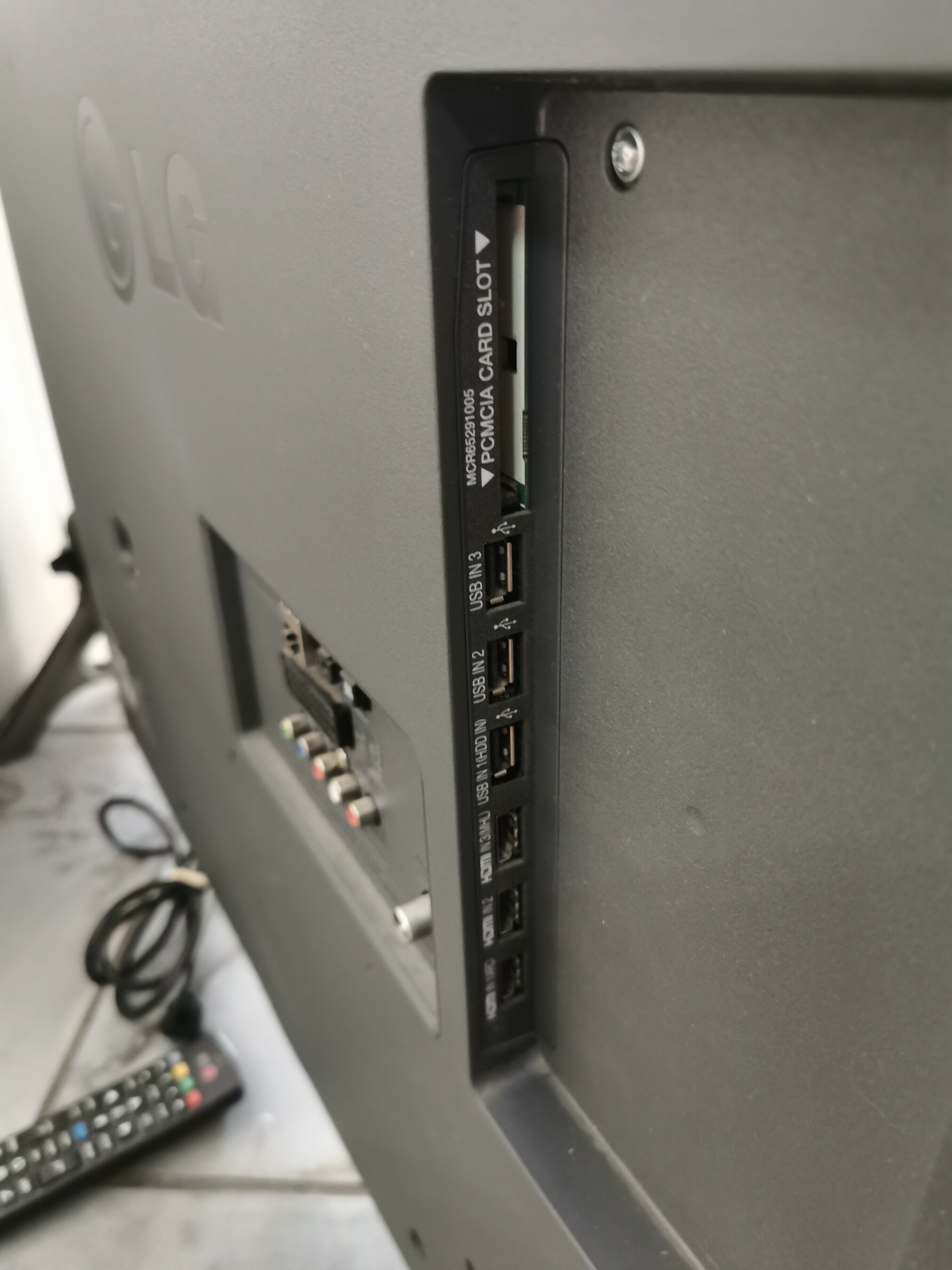 telewizor-lg-47lb5700-komplet-smart-tv-inny-system-producenta