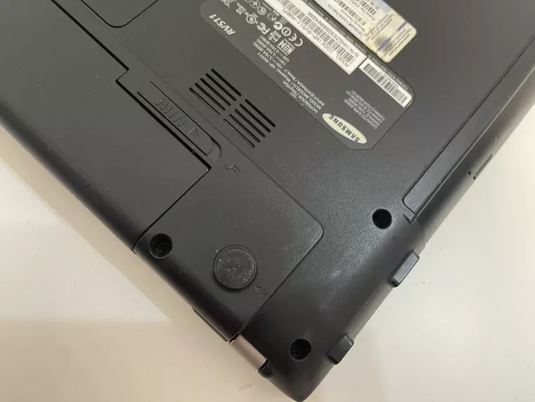 laptop-samsung-rv511-przekatna-ekranu-1560