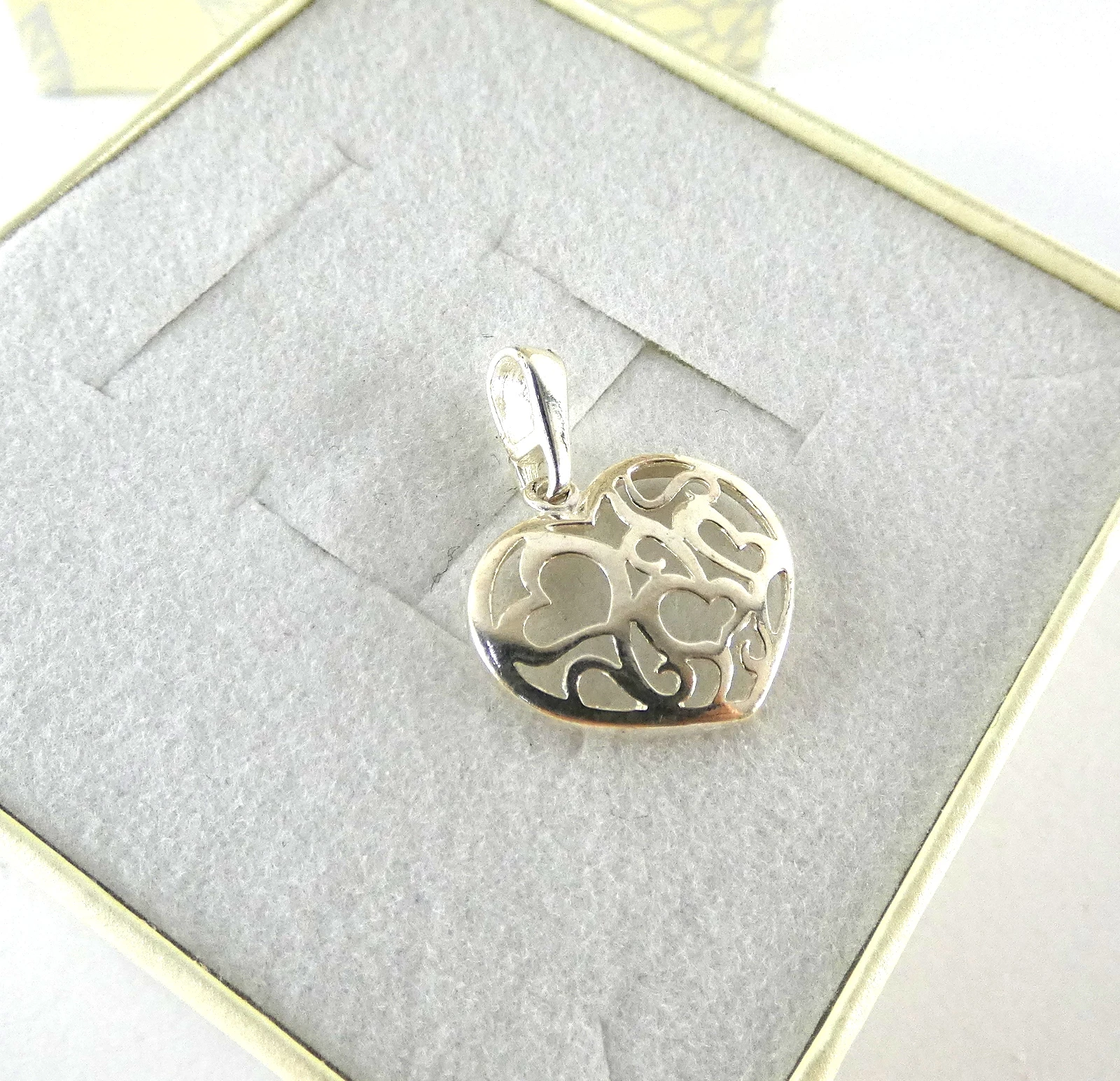 srebrna-zawieszka-serce-925-106g-ean-gtin-5904921854429