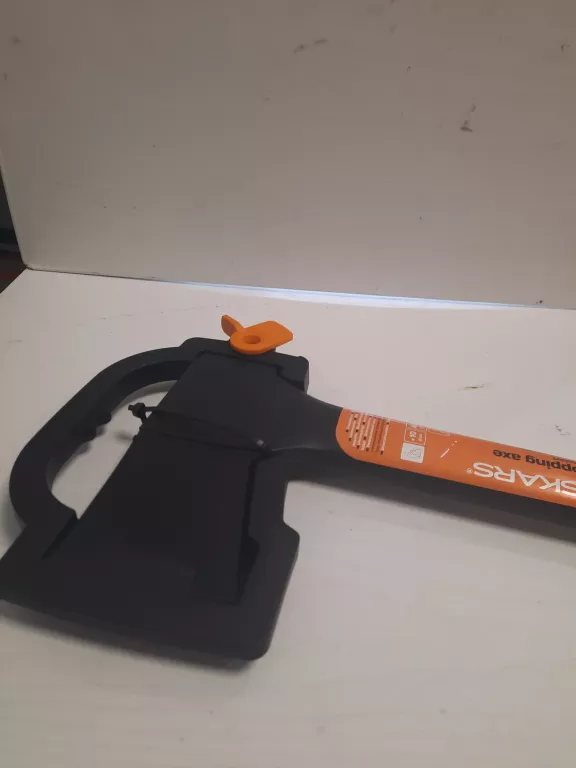 SIEKIERA FISKARS CHOPPING AXE