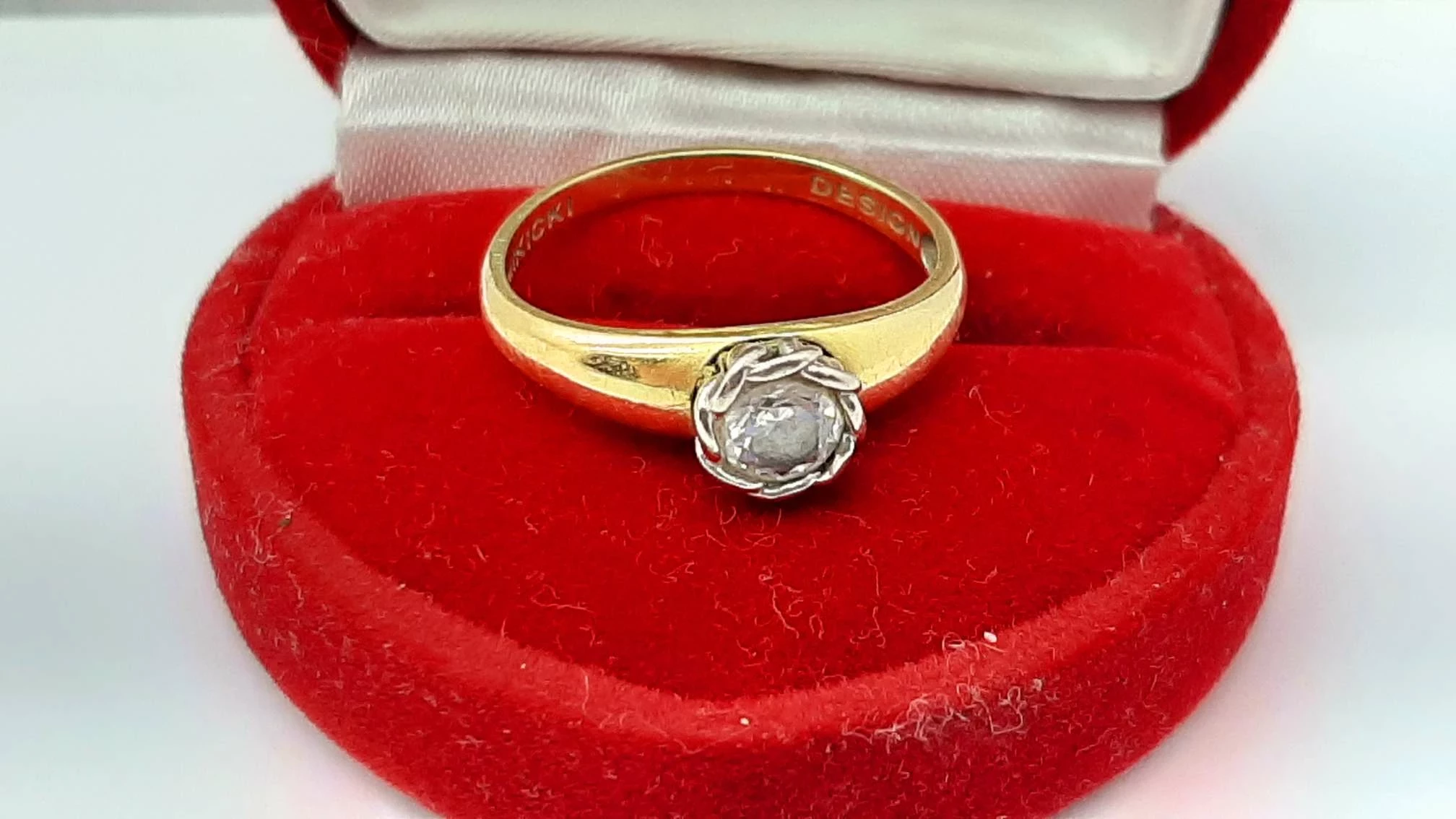 zloty-pierscionek-proba-585waga-224-rodzaj-2205-16