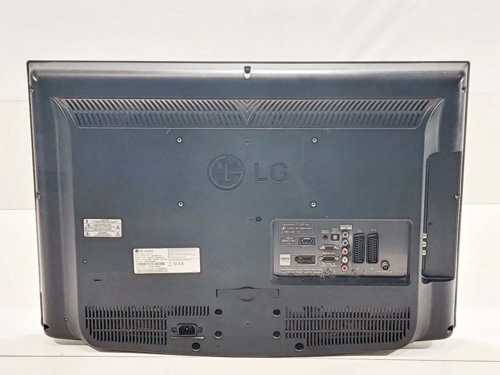 maly-telewizor-lg-26lg3100-26-cali-przekatna-ekranu-cale-2600