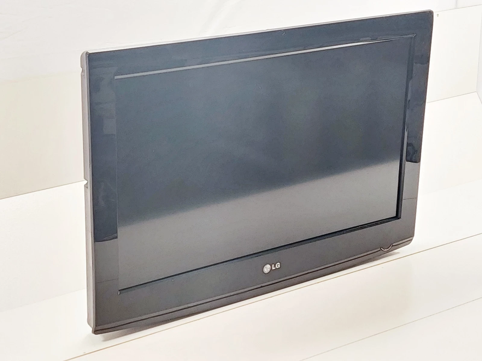 maly-telewizor-lg-26lg3100-26-cali-stan-11323-2