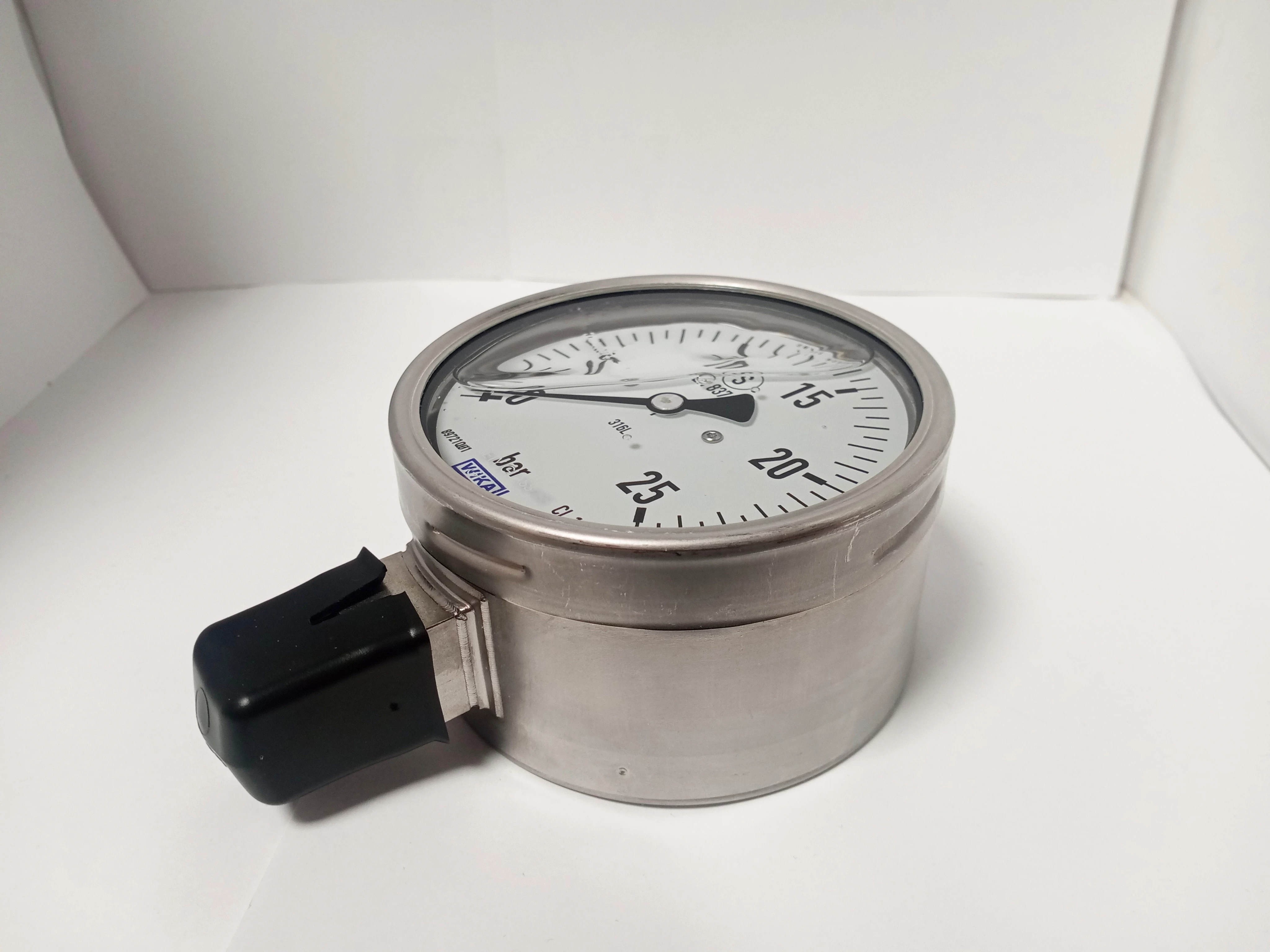 manometr-wika-en837-1-stan-powystawowy