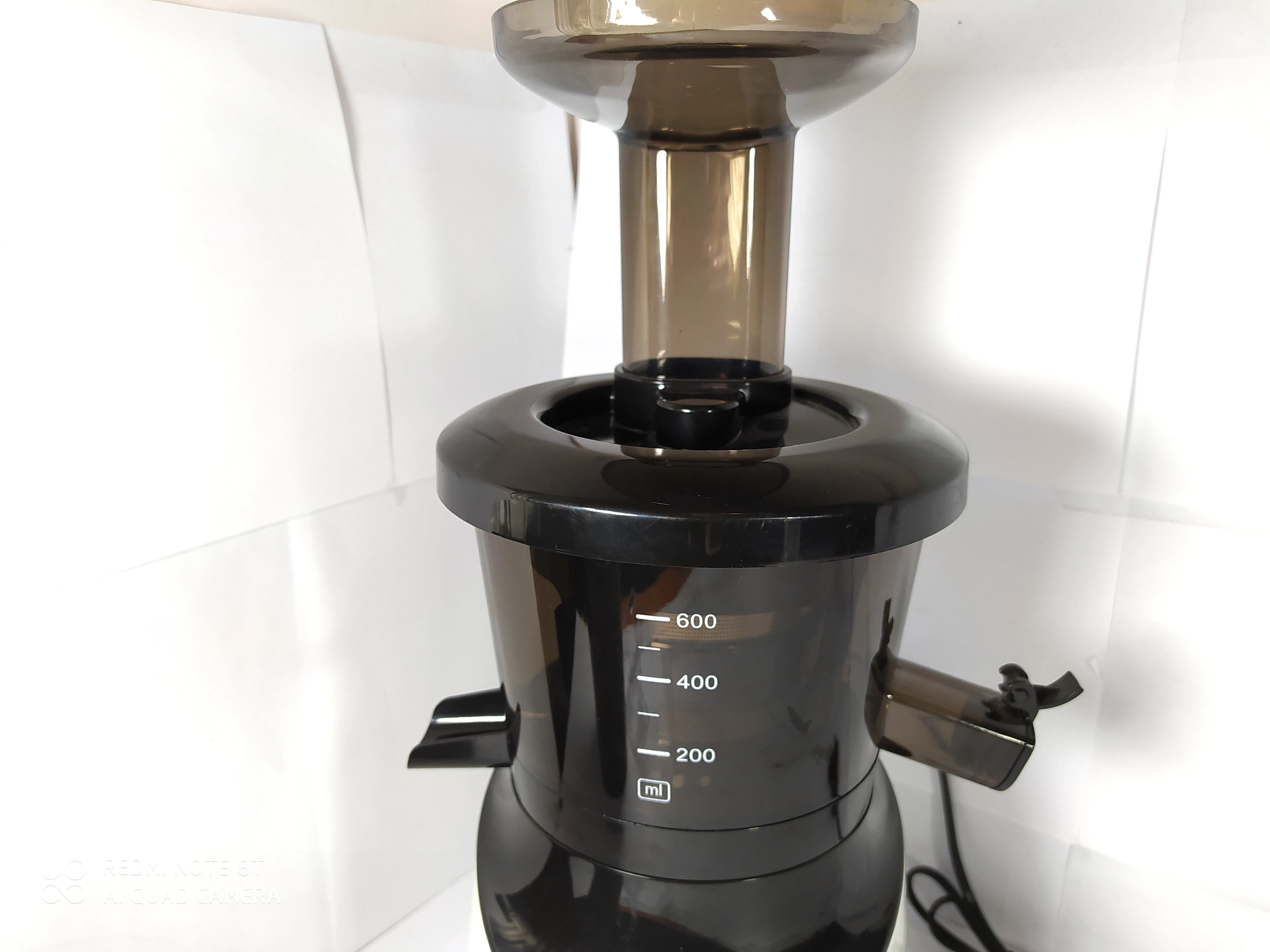 wyciskarka-do-owocow-wolnoobrotowa-gotie-gsj-400-kolor-dominujacy-bialy