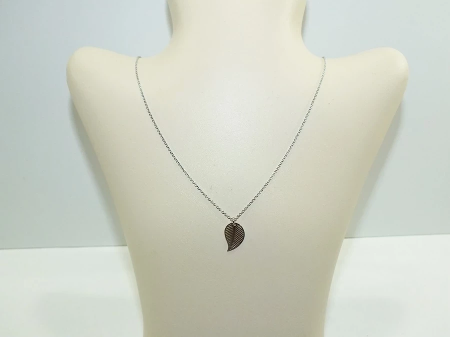 srebrny-lancuszek-z-listkiem-24-g-stan-powystawowy