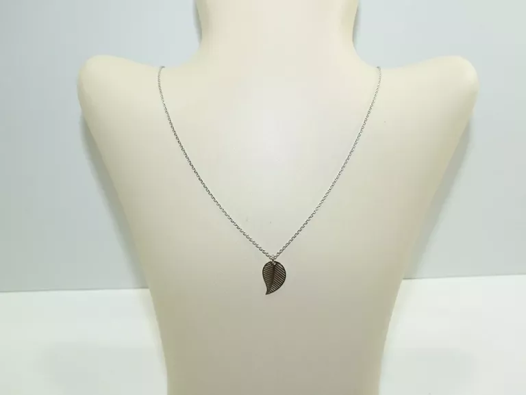 srebrny-lancuszek-z-listkiem-24-g-stan-powystawowy