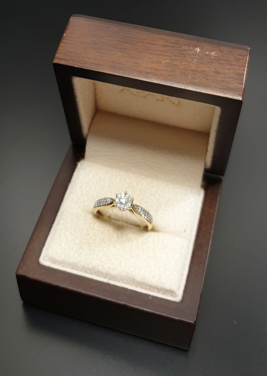 zloty-pierscionek-apart-40-brylantow-p585-r12-stan-uzywany