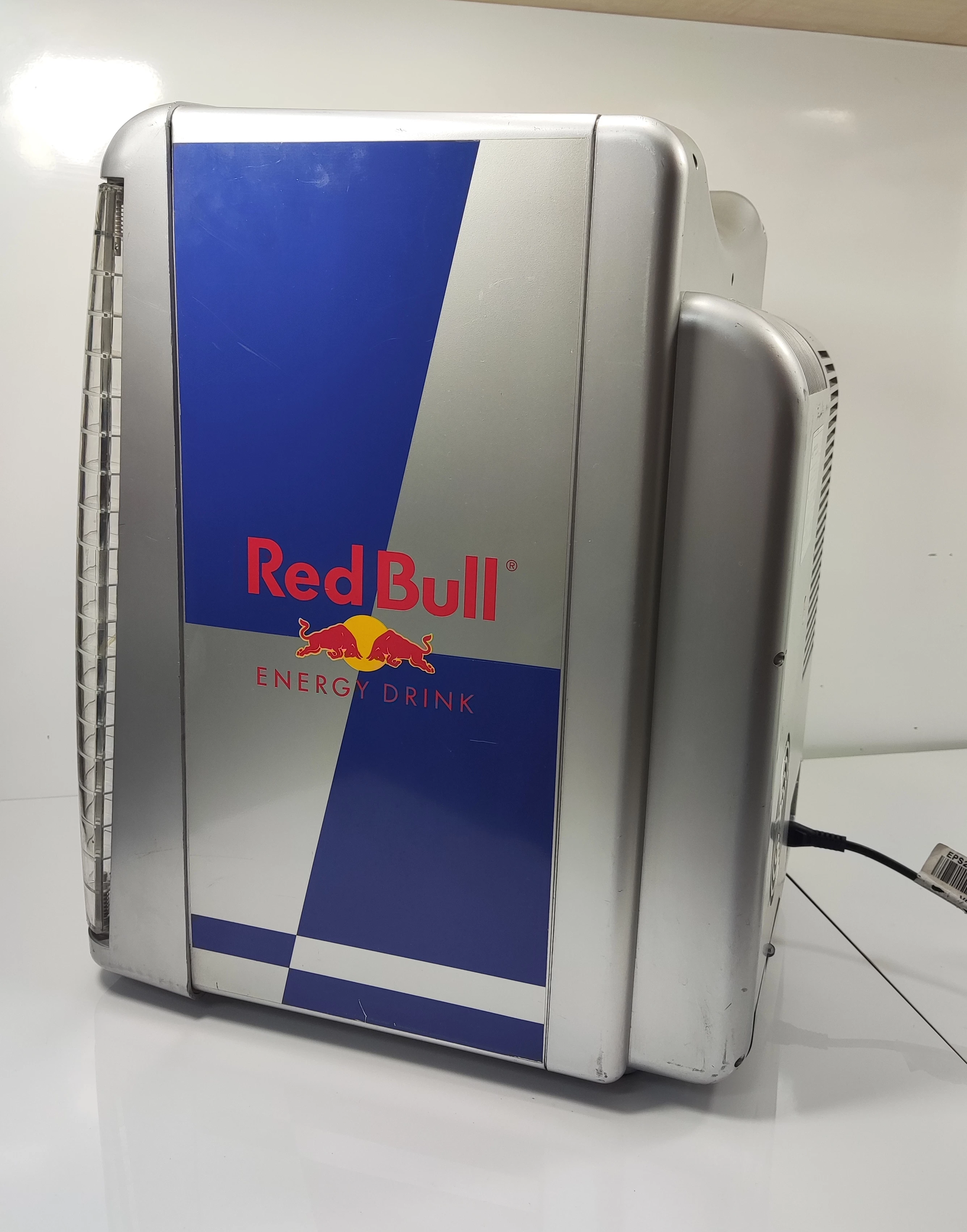 lodowka-red-bull-kolor-dominujacy-inny