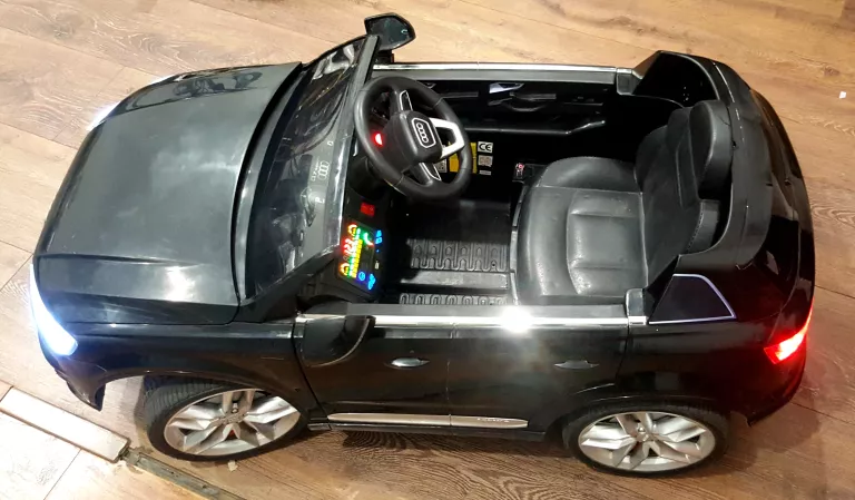 AUTO NA AKUMULATOR AUDI Q7