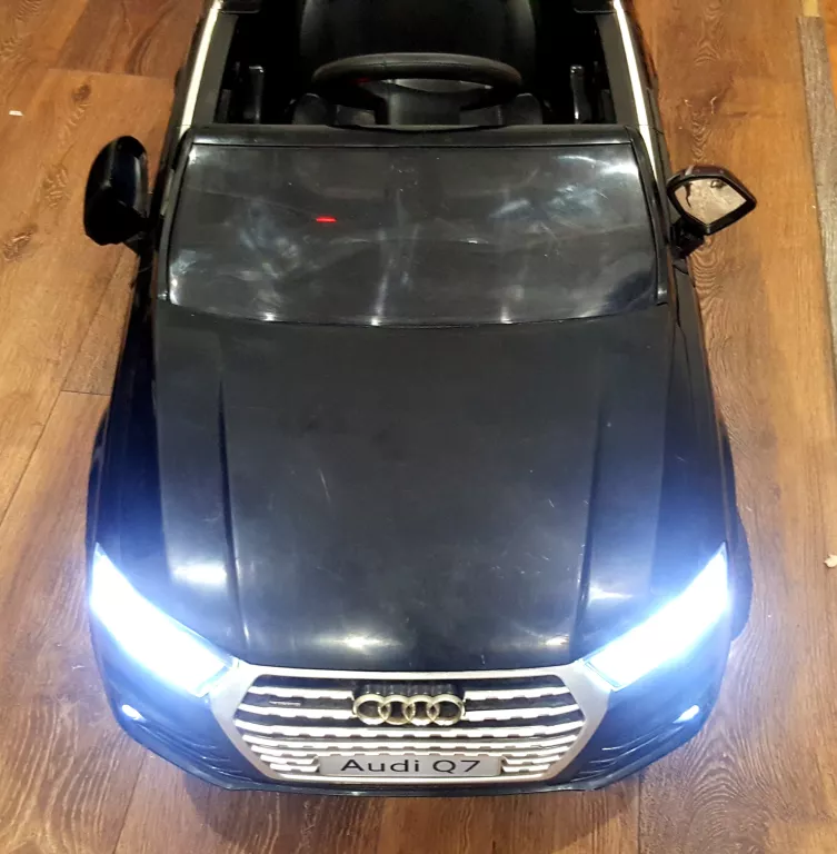 AUTO NA AKUMULATOR AUDI Q7