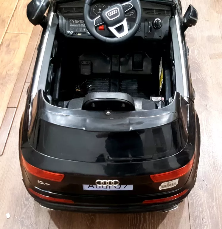 AUTO NA AKUMULATOR AUDI Q7