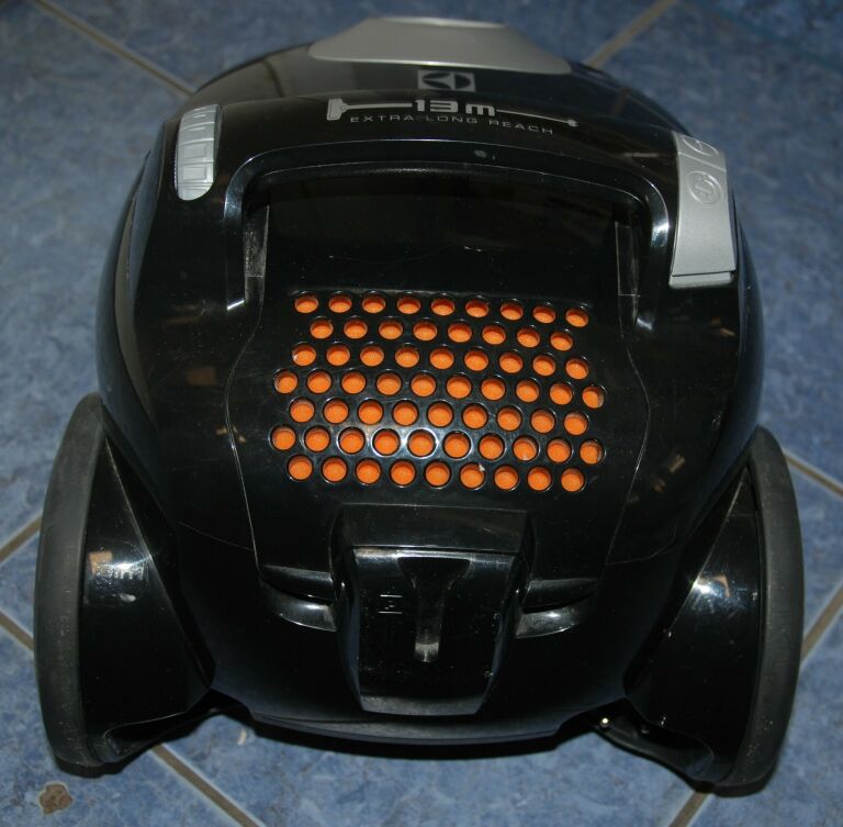 odkurzacz-electrolux-ergospace-ze-357-1200w-kolor-dominujacy-czarny