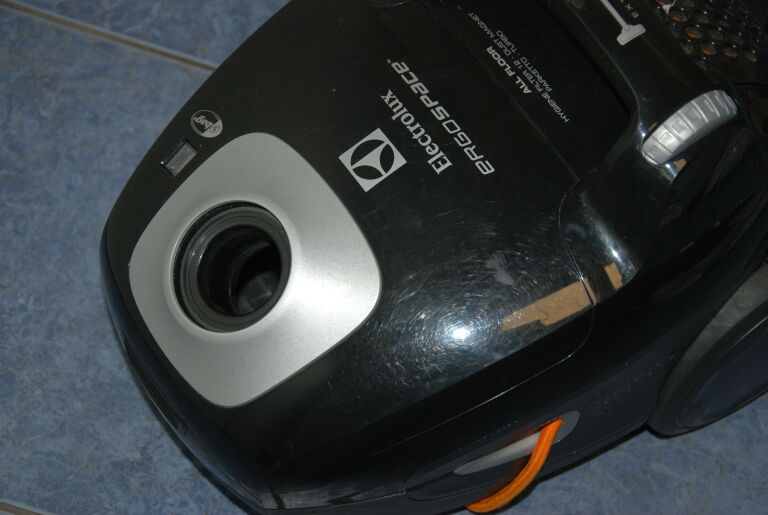 odkurzacz-electrolux-ergospace-ze-357-1200w-moc-1200