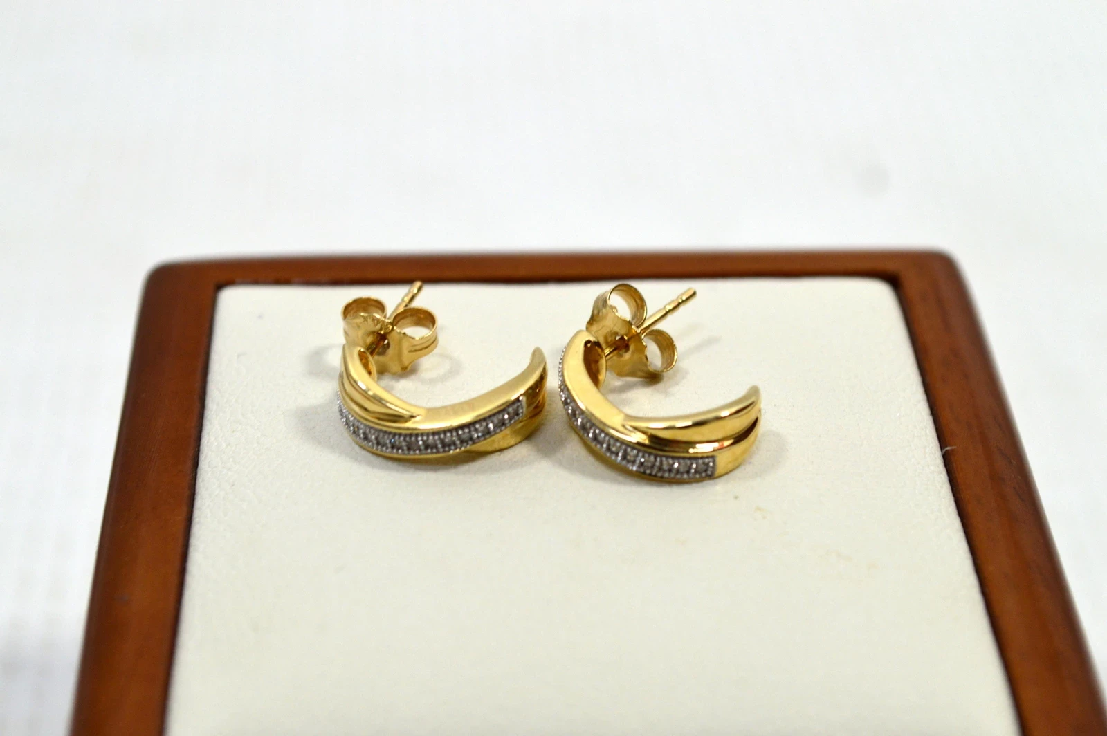 delikatne-zlote-kolczyki-212585-rodzaj-wyrob-jubilerski