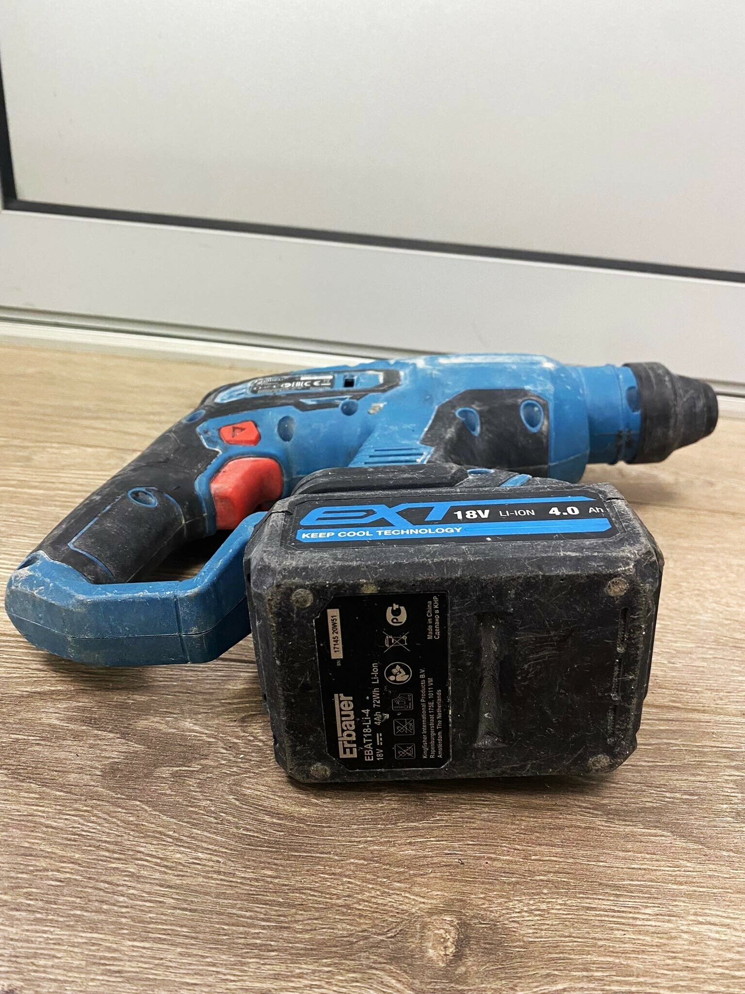 zestaw-narzedzi-erbauer-216052-liczba-akumulatorow-4