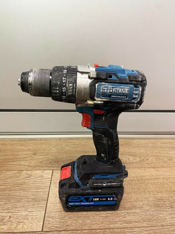 zestaw-narzedzi-erbauer-216052-opakowanie-walizka