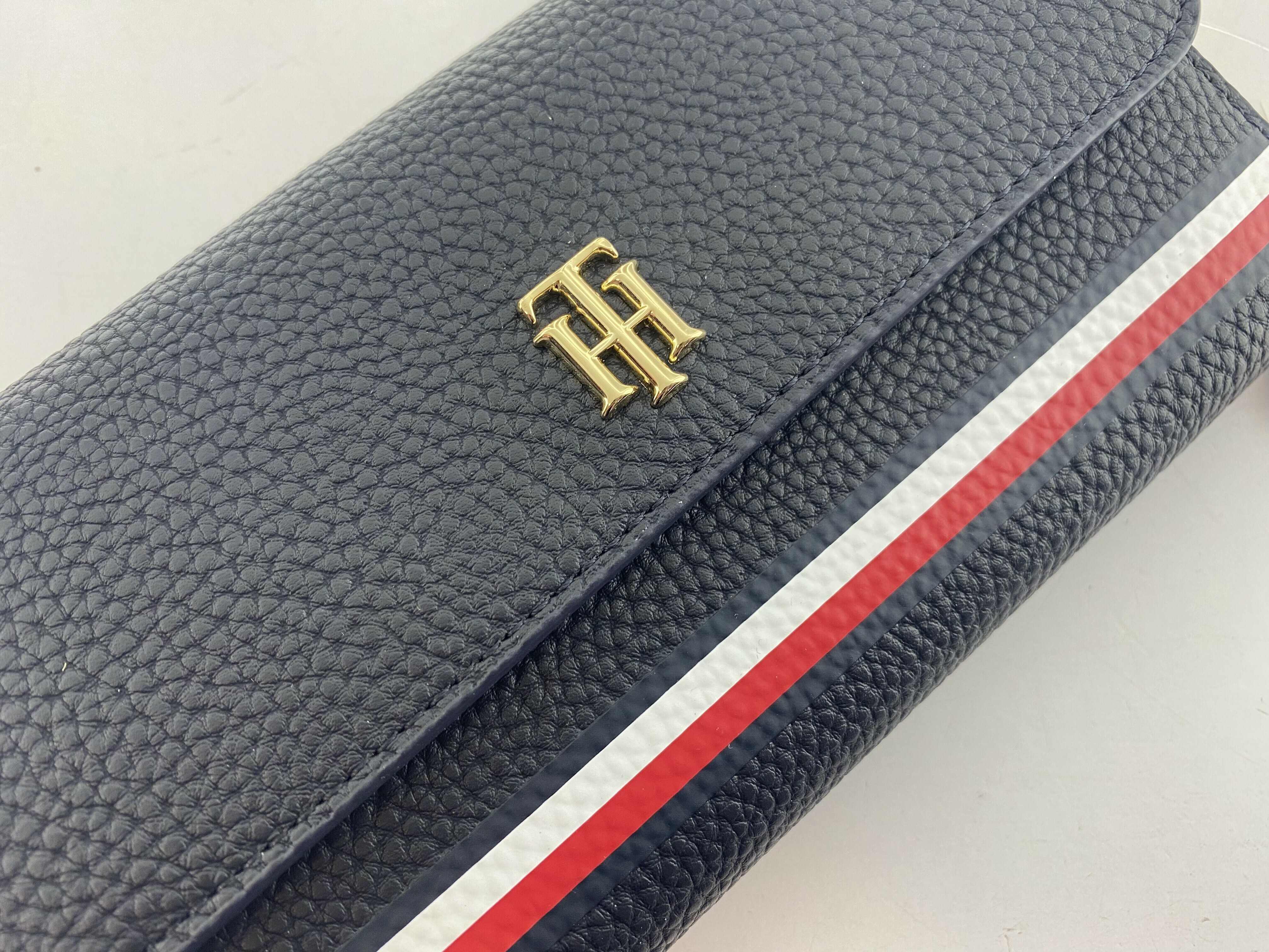 duzy-portfel-damski-tommy-hilfiger-aw0aw11622-0gy-kolor-granatowy