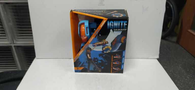 IGNITE CLIP-ON SKATES ROLKI ŚWIECĄCE NA BUTY