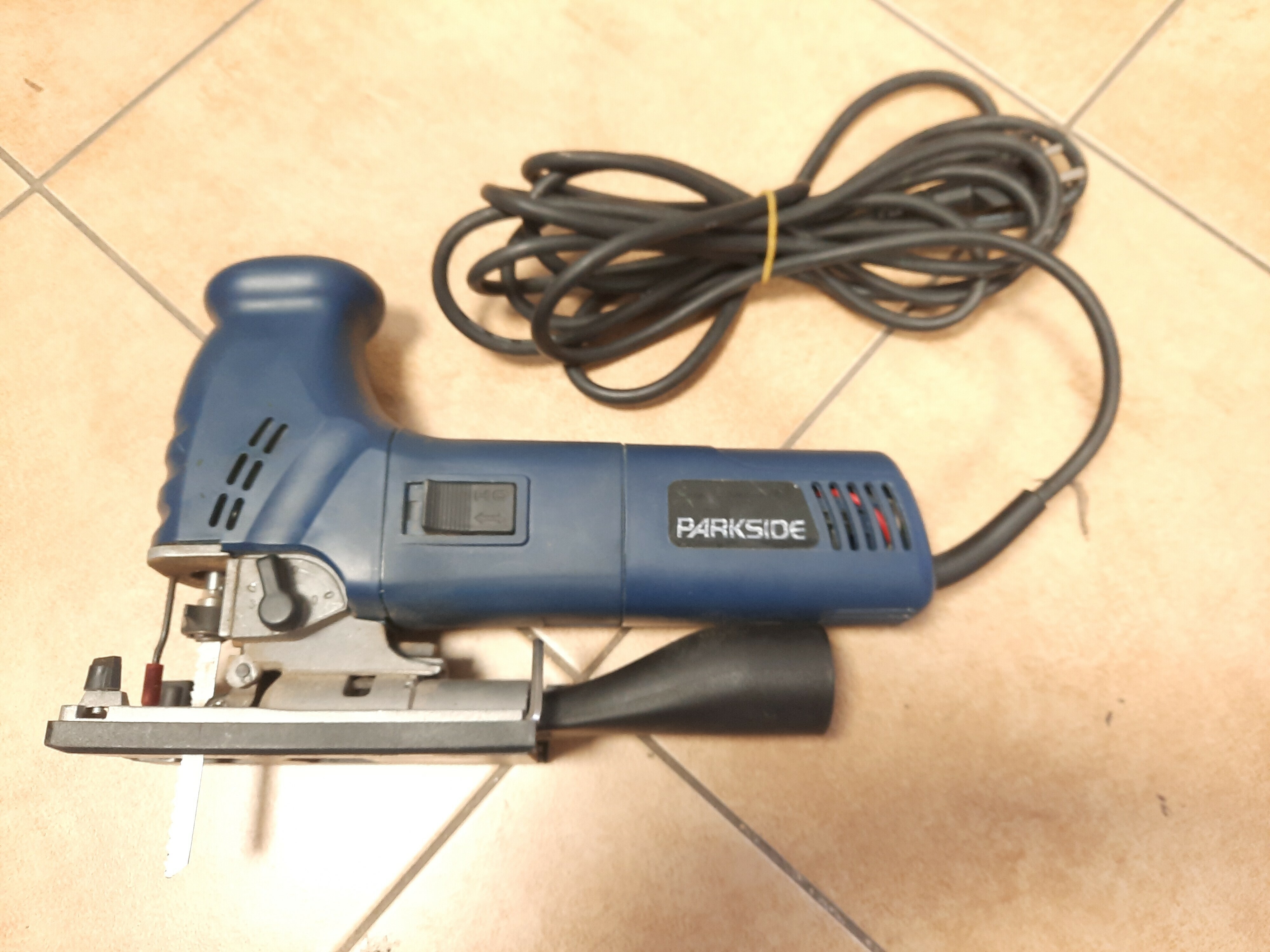 wyrzynarka-parkside-pphss-730-kh3128-mocowanie-brzeszczotu-chwyt-typu-t