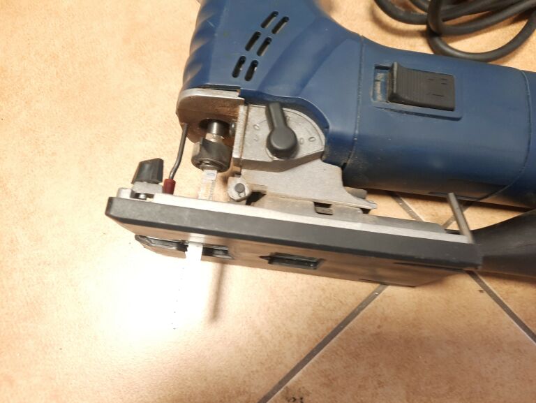 wyrzynarka-parkside-pphss-730-kh3128-rodzaj-silnika-silnik-szczotkowy