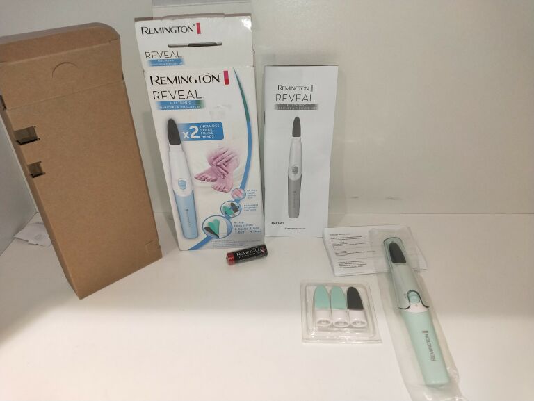 ZESTAW DO MANICURE I PEDICURE REMINGTON MAN1001