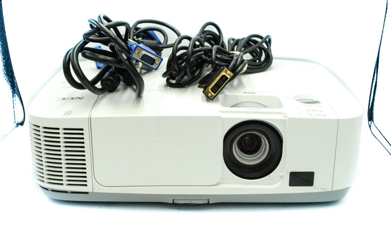 PROJEKTOR NEC P420X KOMPLET