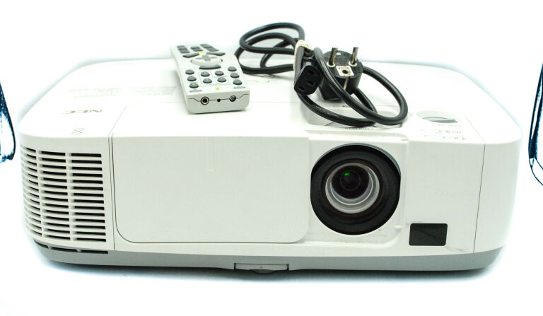 PROJEKTOR NEC P420X KOMPLET