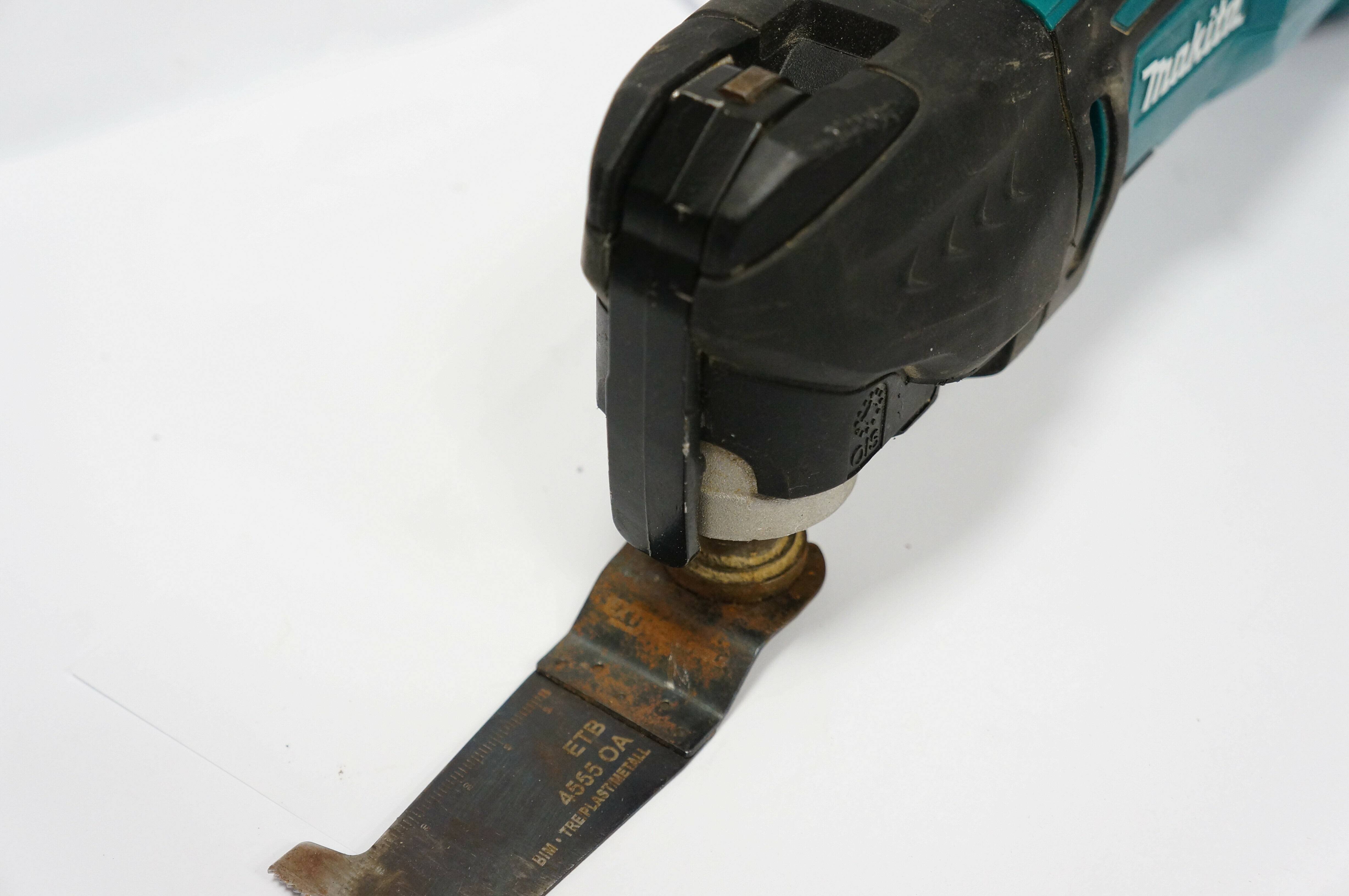 multiszlifierka-makita-dtm51-18v-bez-bateri-stan-uzywany