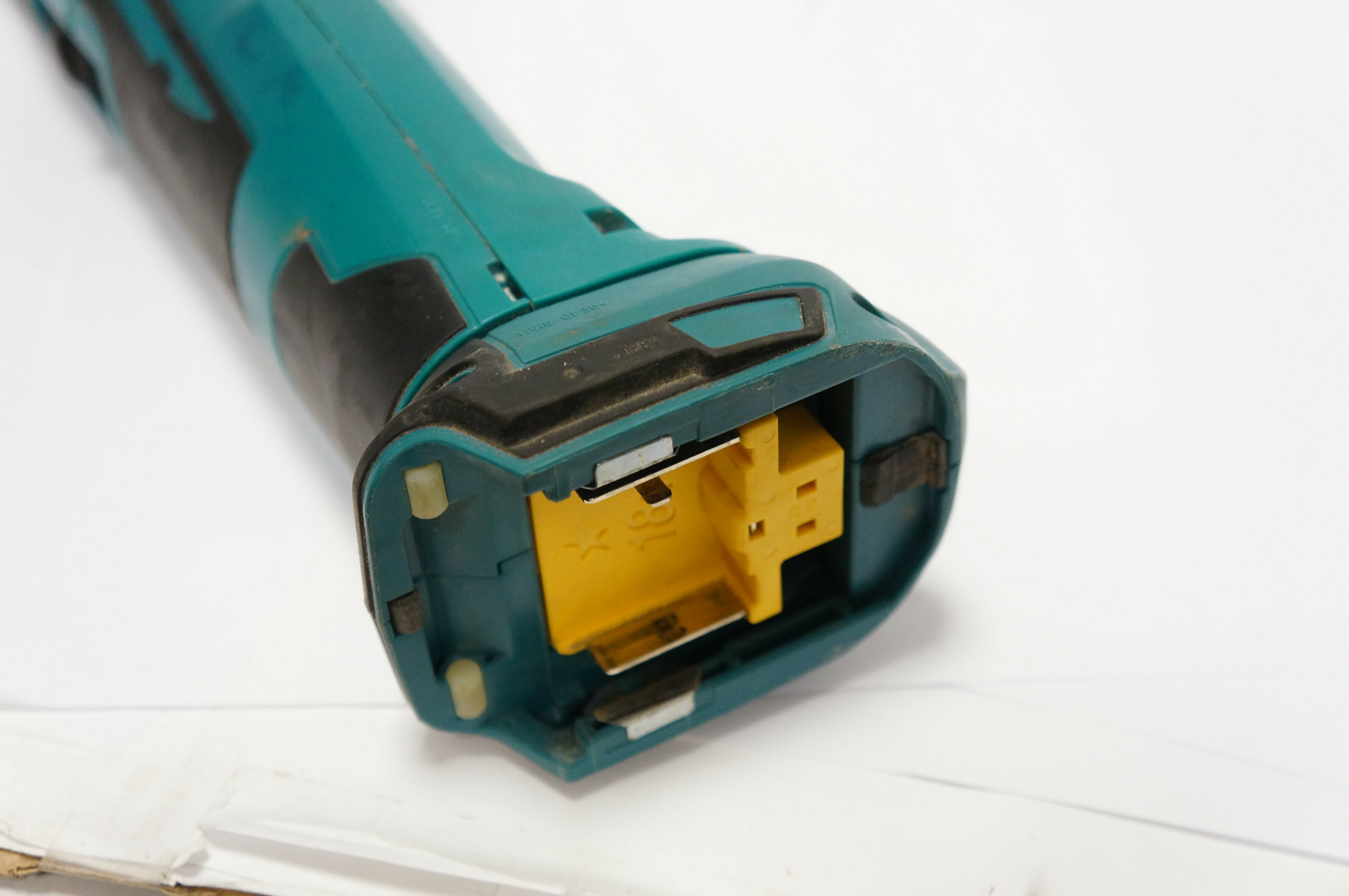 multiszlifierka-makita-dtm51-18v-bez-bateri-marka-makita