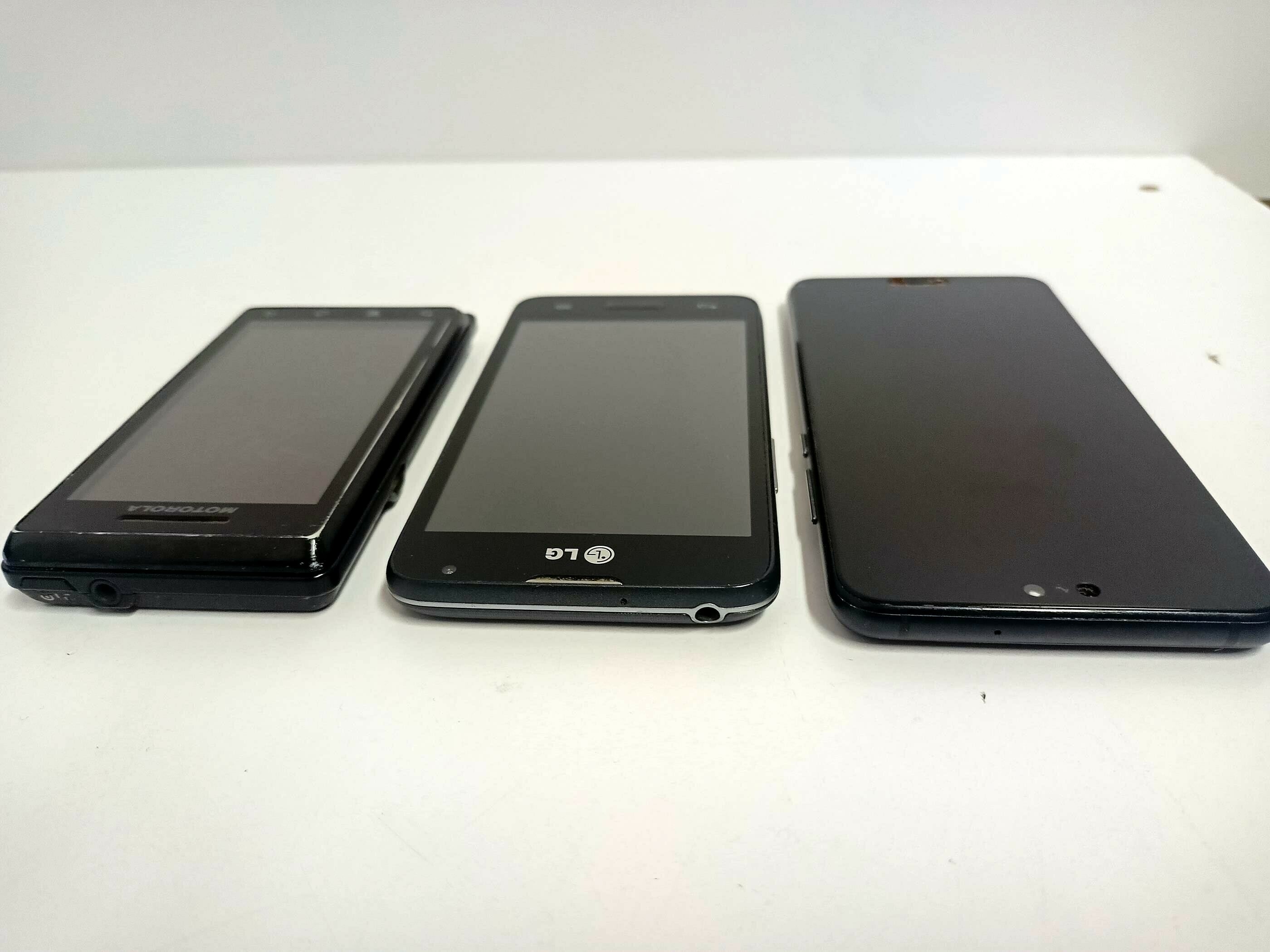 zestaw-6-uszkodzonych-telefonow-dotykowych-kod-producenta-0000