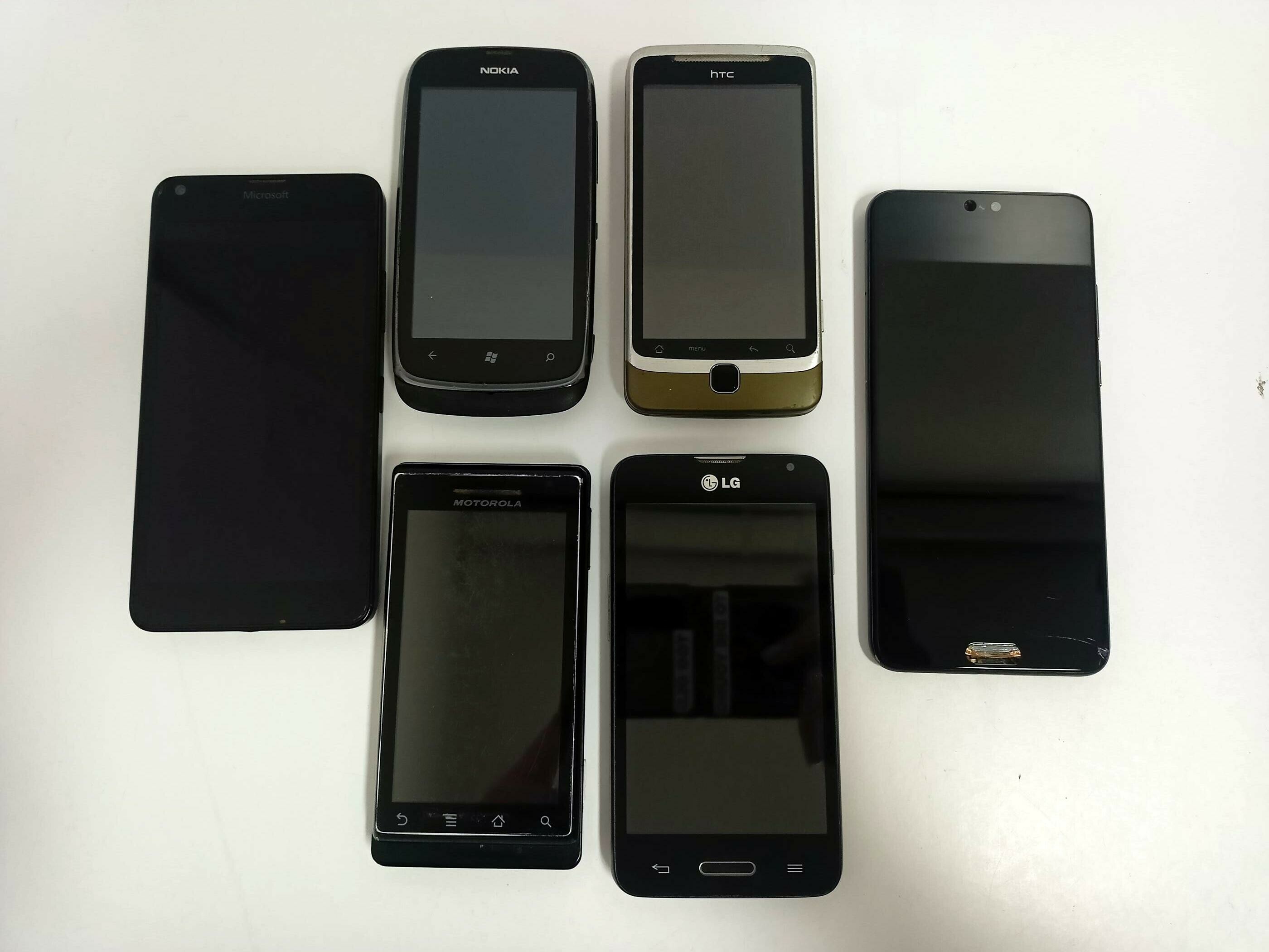 zestaw-6-uszkodzonych-telefonow-dotykowych-kalwaryjska-37-krakow-kotkiewicz-sj