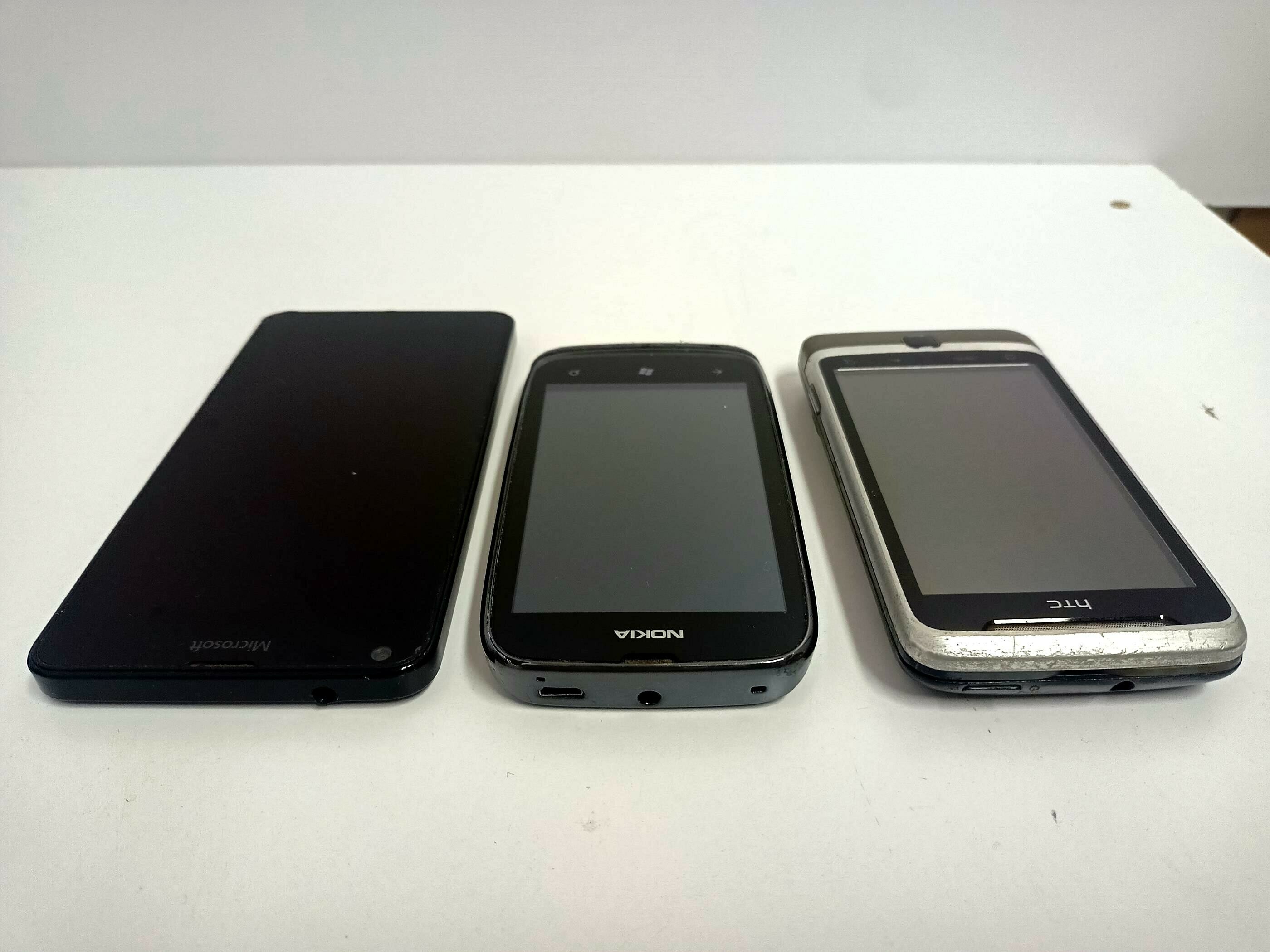 zestaw-6-uszkodzonych-telefonow-dotykowych-kolor-czarny