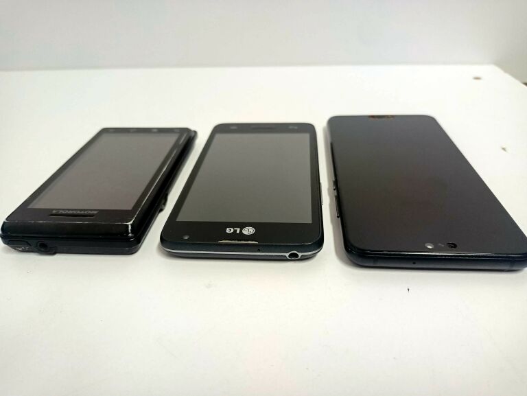 zestaw-6-uszkodzonych-telefonow-dotykowych-kod-producenta-0000