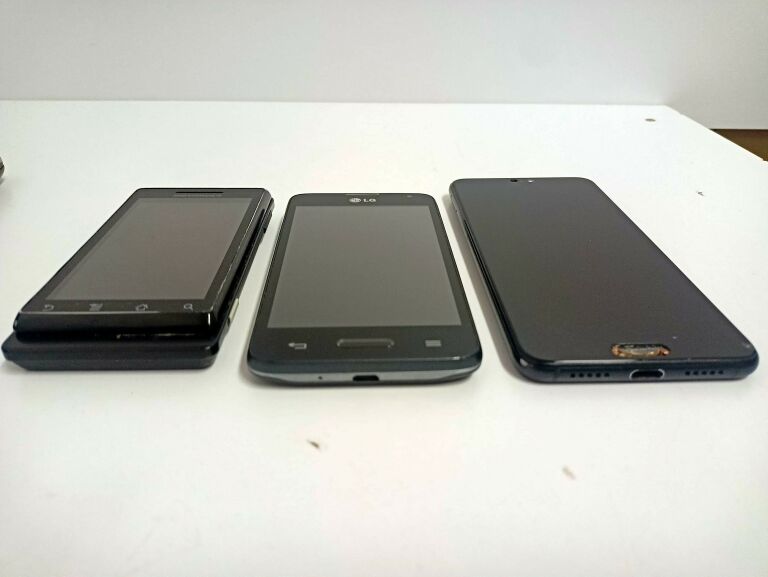 zestaw-6-uszkodzonych-telefonow-dotykowych-stan-uszkodzony