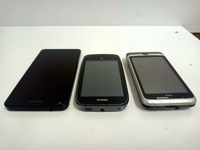 zestaw-6-uszkodzonych-telefonow-dotykowych-kolor-czarny