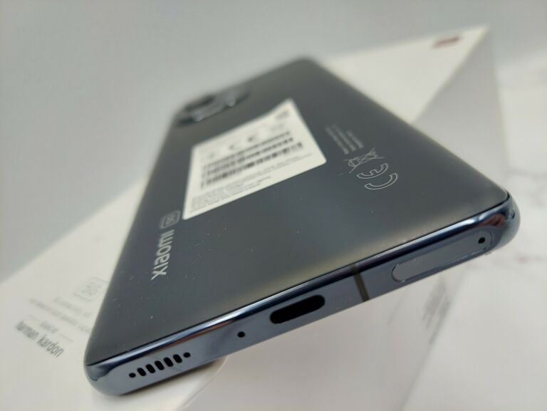 xiaomi-mi-11-5g-8gb-256gb-midnight-gray-polecam-transmisja-danych-5g