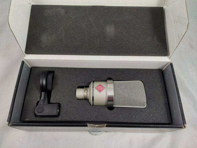 MIKROFON POJEMNOŚCIOWY NEUMANN TLM 102/UCHWYT