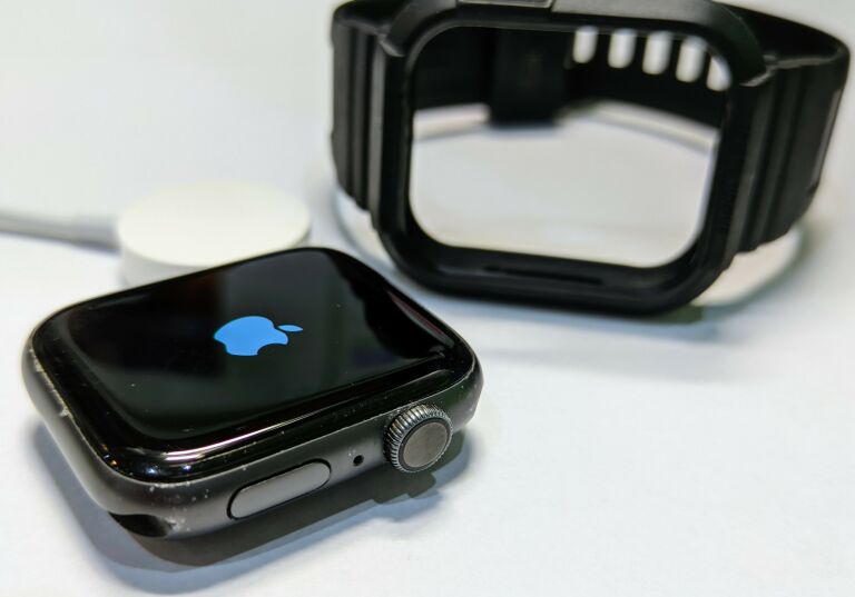 APPLE WATCH SERIES 4 44MM GPS/AKU 83%