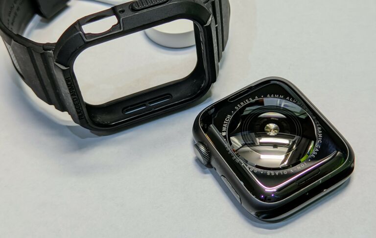 APPLE WATCH SERIES 4 44MM GPS/AKU 83%